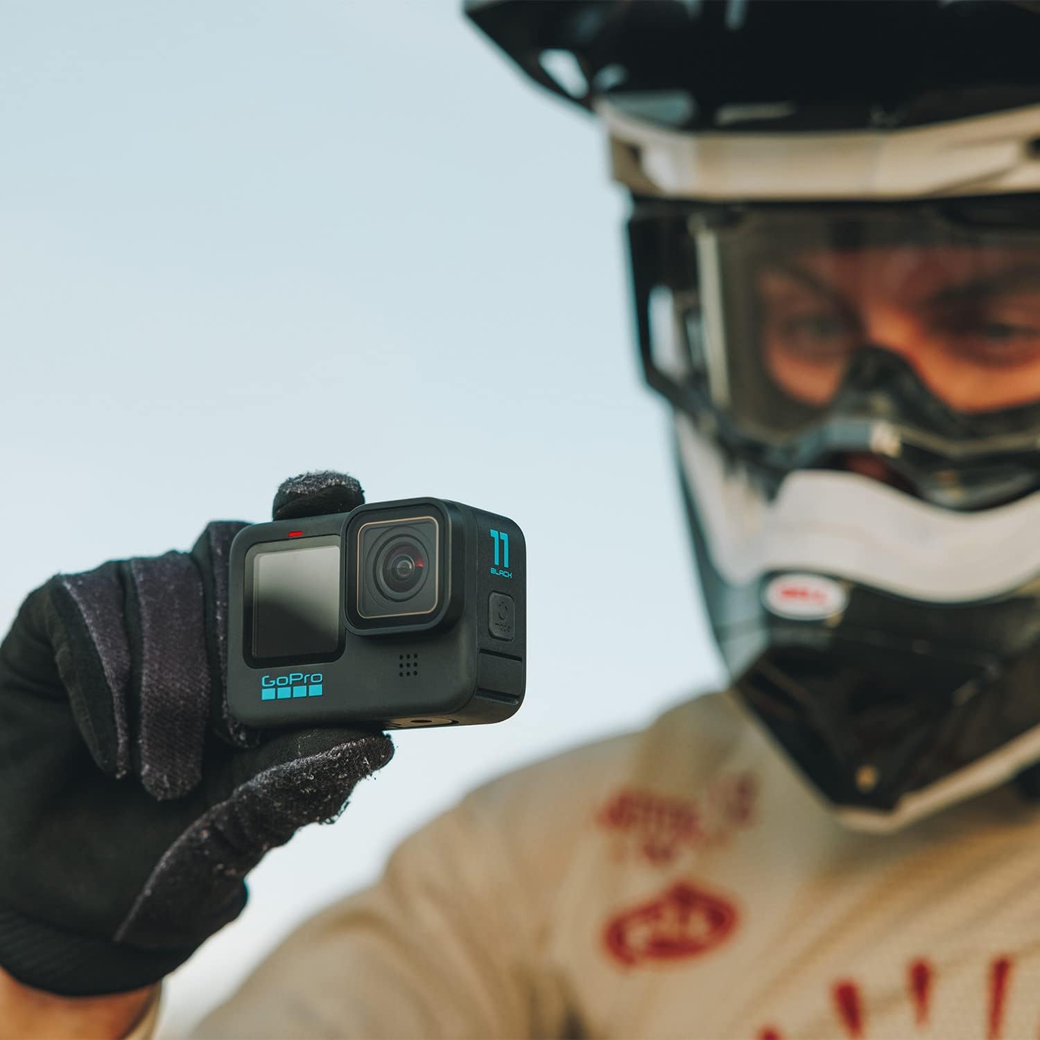 Imagen de un motorista con una GoPro Hero